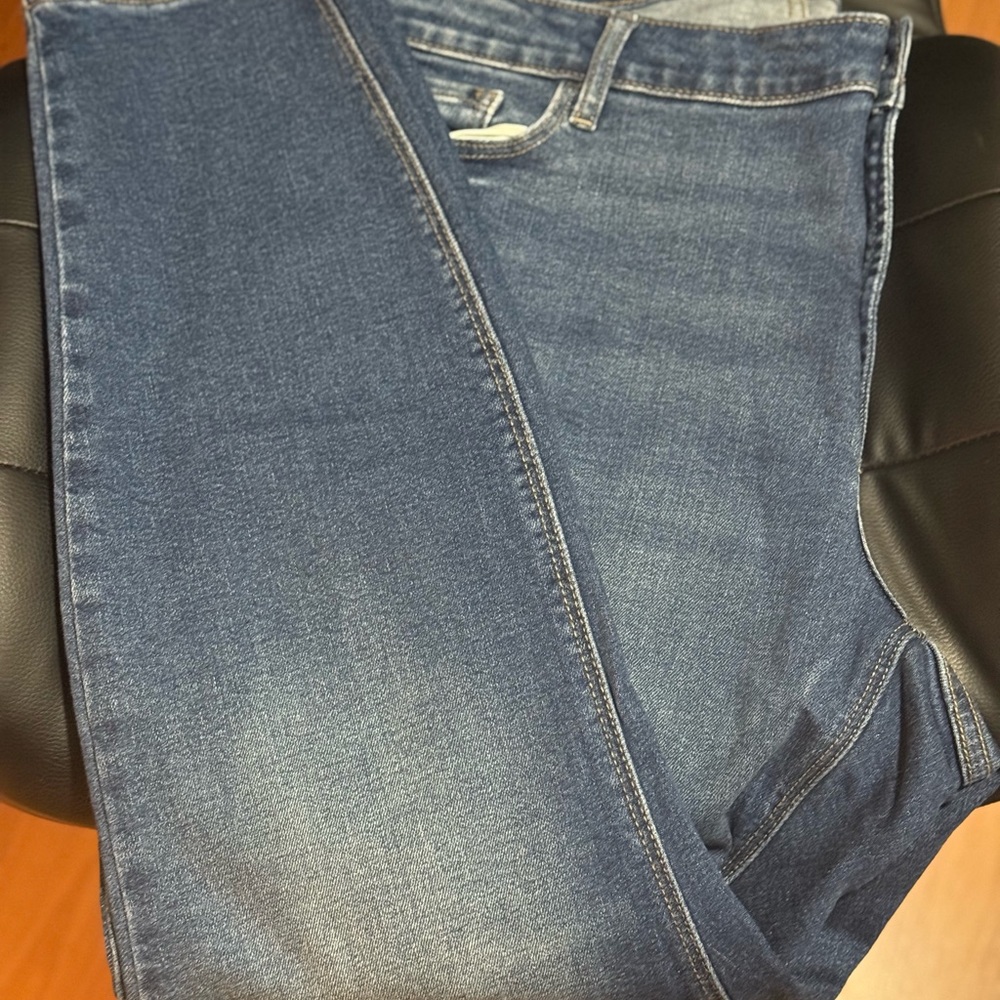 Old Navy Women's Skinny Jeans in Dark Blue